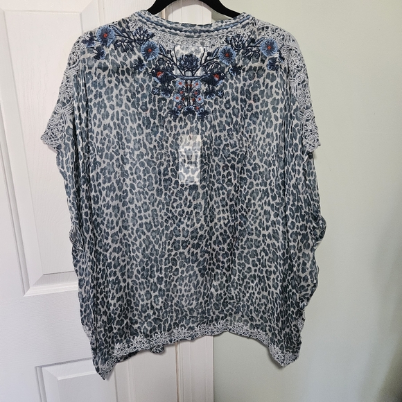 This is a Johnny Was Biya embroidered silk blouse in a blue and gray leopard XXL - Picture 11 of 12